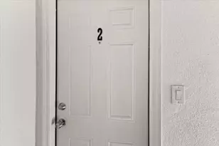 518 Biscayne Dr, West Palm Beach, FL 33401 - Photo 6