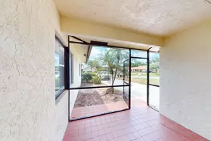 609 White Water Dr, West Palm Beach, FL 33413 - Photo 4