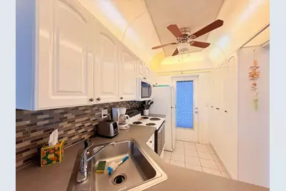 470 Paradise Isle Boulevard #204, Hallandale Beach, FL 33009 - Photo 22