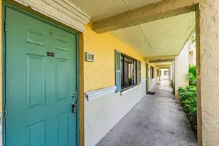 507 Meadows Cir, Boynton Beach, FL 33436 - Photo 2