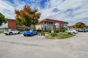 27 Pine Arbor Ln, Vero Beach, FL 32962 - Photo 1