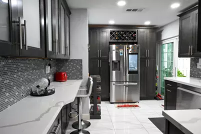 8610 NW 27th Place, Sunrise, FL 33322 - Photo 2