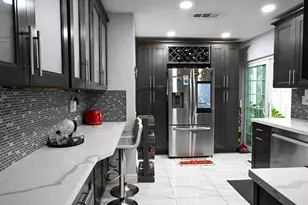 8610 NW 27th Pl, Sunrise, FL 33322 - Photo 2