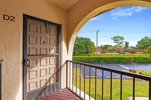 322 Knotty Pine Cir, Greenacres, FL 33463 - Photo 4