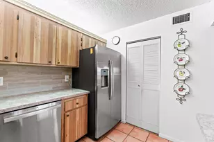 322 Knotty Pine Cir, Greenacres, FL 33463 - Photo 18