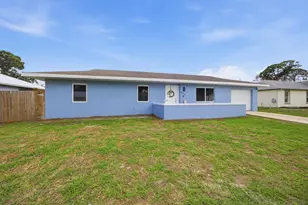424 SE Fallon Dr, Port Saint Lucie, FL 34983 - Photo 2