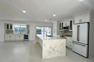 359 Country Club Dr, Tequesta, FL 33469 - Photo 2