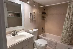 400 SE 10th St, Deerfield Beach, FL 33441 - Photo 16