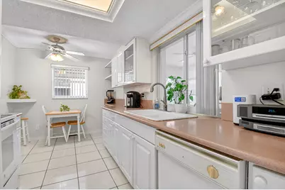 118 SW 9th Street, Boynton Beach, FL 33426 - Photo 14