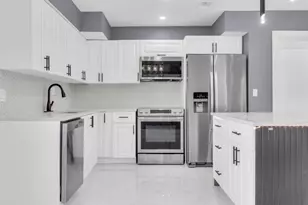 915 SW 3rd St, Boynton Beach, FL 33435 - Photo 8