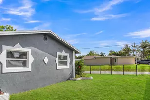 915 SW 3rd St, Boynton Beach, FL 33435 - Photo 2