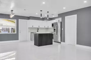 915 SW 3rd St, Boynton Beach, FL 33435 - Photo 1