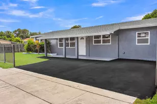 915 SW 3rd St, Boynton Beach, FL 33435 - Photo 2