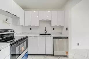 560 Capri, Delray Beach, FL 33484 - Photo 6