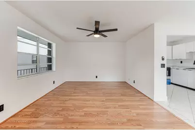 560 Capri, Delray Beach, FL 33484 - Photo 2