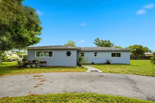 13 W Palmetto Rd, Lake Worth, FL 33467 - Photo 2