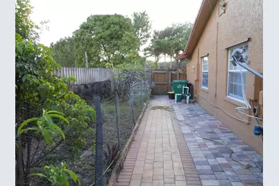 2755 NW 84th Avenue, Coral Springs, FL 33065 - Photo 12