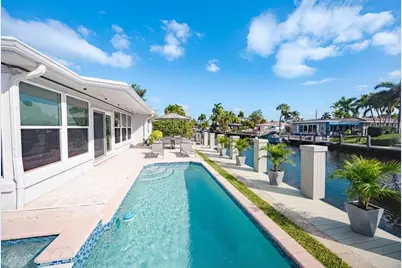 270 SE 9th Court, Pompano Beach, FL 33060 - Photo 2