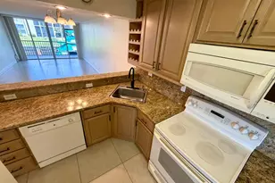 6 Royal Palm Way, Boca Raton, FL 33432 - Photo 2
