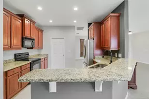 825 SW McCracken Ave, Port Saint Lucie, FL 34953 - Photo 10