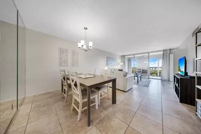 575 Oaks Lane #1009, Pompano Beach, FL 33069 - Photo 8