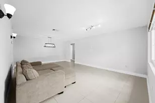 313 SE 4th Terrace, Dania Beach, FL 33004 - Photo 10