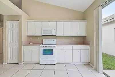 3401 NW 70th Avenue, Margate, FL 33063 - Photo 4