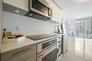 1300 Brickell Bay Dr, Miami, FL 33131 - Photo 6