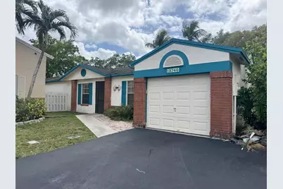 13740 Cumberland Place, Davie, FL 33325 - Photo 2