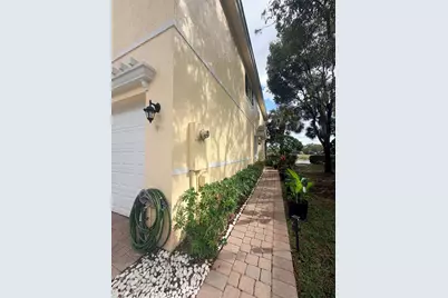 7644 Foxcroft Lane #7644, Davie, FL 33328 - Photo 2