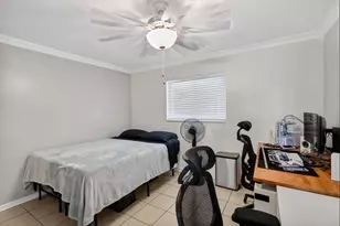 708 SW 7th Ave, Hallandale Beach, FL 33009 - Photo 12