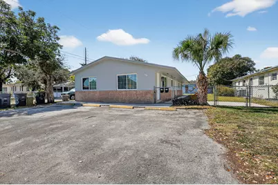 708 SW 7th Avenue, Hallandale Beach, FL 33009 - Photo 4
