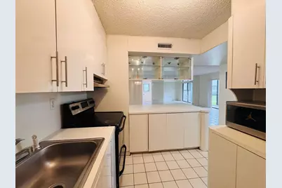 20681 NE 4th Place #105, Miami, FL 33179 - Photo 1