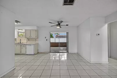 8104 NW 94th Avenue, Tamarac, FL 33321 - Photo 12
