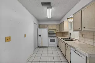 8104 NW 94th Ave, Tamarac, FL 33321 - Photo 6