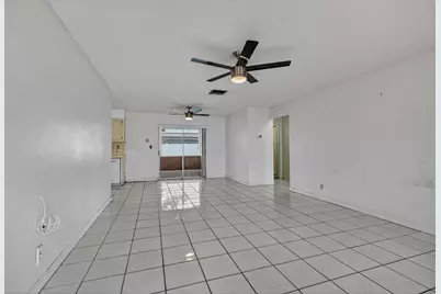 8104 NW 94th Avenue, Tamarac, FL 33321 - Photo 2