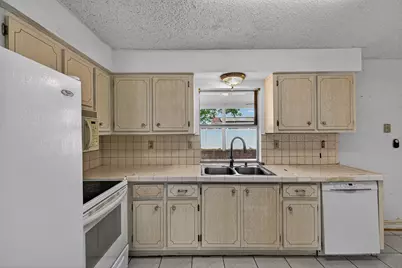 8104 NW 94th Avenue, Tamarac, FL 33321 - Photo 8