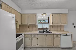 8104 NW 94th Ave, Tamarac, FL 33321 - Photo 8