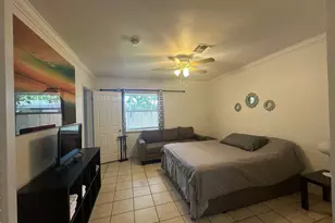 740 NE 37th St, Oakland Park, FL 33334 - Photo 22