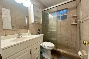 740 NE 37th St, Oakland Park, FL 33334 - Photo 26