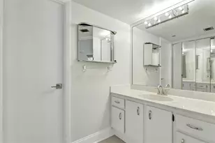 1000 St Charles Pl, Pembroke Pines, FL 33026 - Photo 16