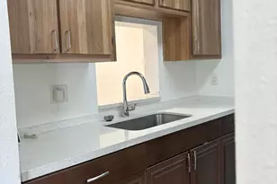 7860 NW 50th St, Lauderhill, FL 33351 - Photo 6