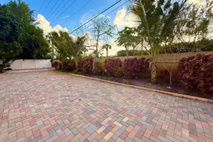 5279 W Woodstone Cir Circle W, Lake Worth, FL 33463 - Photo 8