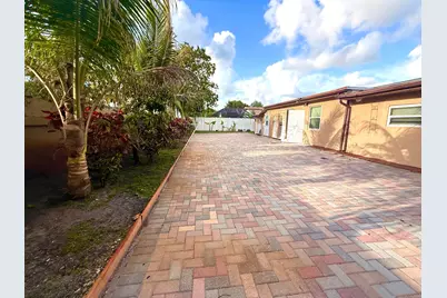 5279 W Woodstone Cir Circle W, Lake Worth, FL 33463 - Photo 4