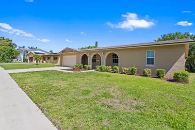 260 Lake Drive, Coconut Creek, FL 33066 - Photo 2