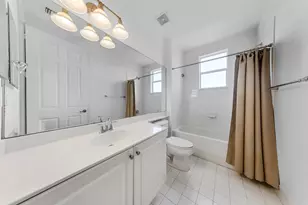 3600 Oaks Clubhouse Dr, Pompano Beach, FL 33069 - Photo 10