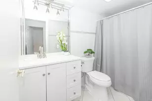 5055 NW 7th St, Miami, FL 33126 - Photo 14