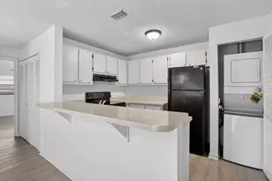 9414 NW 49th Pl, Sunrise, FL 33351 - Photo 2