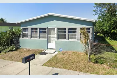 210 SW 12th Avenue SW, South Bay, FL 33493 - Photo 1