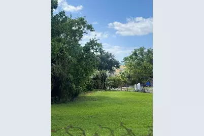 210 SW 12th Avenue SW, South Bay, FL 33493 - Photo 4